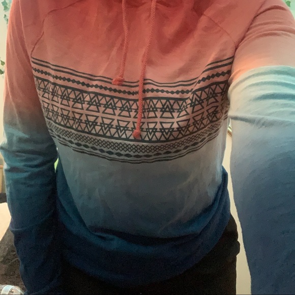 aeropostale ombré tribal pattern sweatshirt - Picture 2 of 5